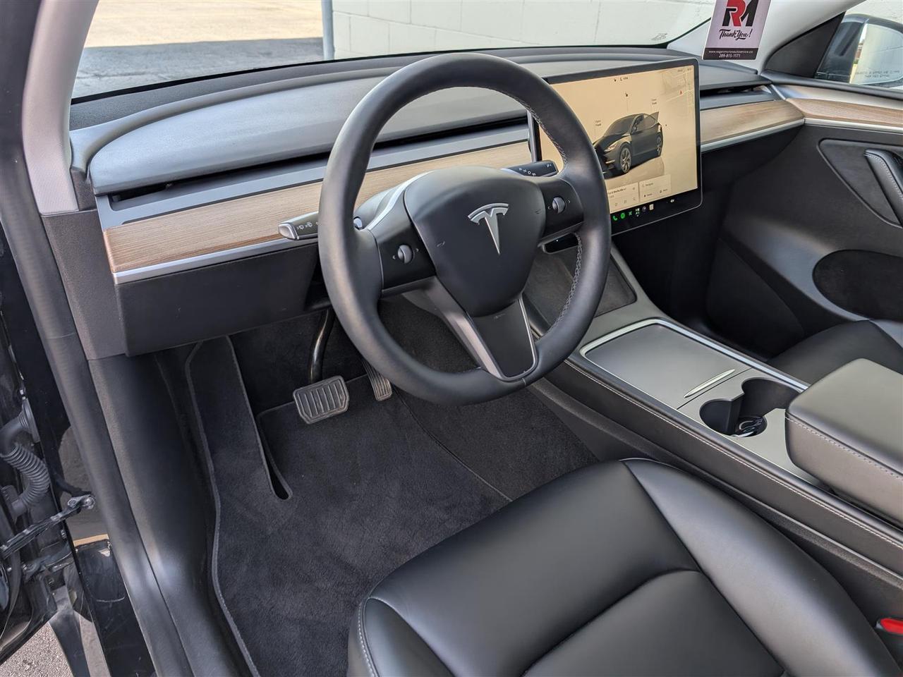 2024 Tesla Model Y LONG RANGE AWD - DUAL MOTOR Photo