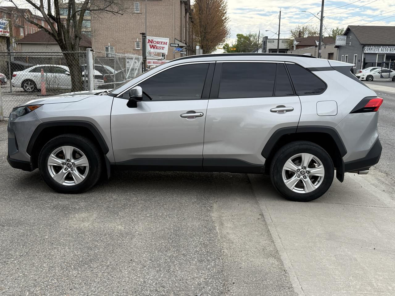 2021 Toyota RAV4 LE Photo