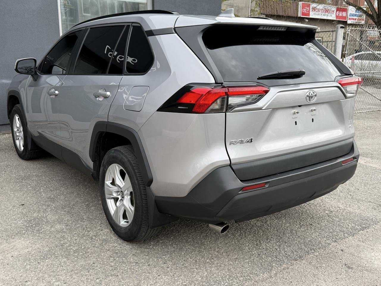2021 Toyota RAV4 LE Photo
