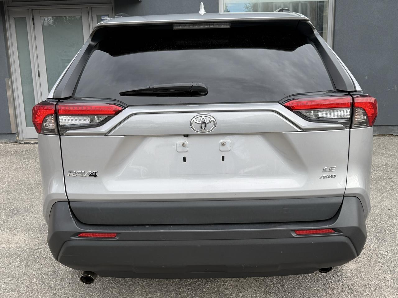 2021 Toyota RAV4 LE Photo