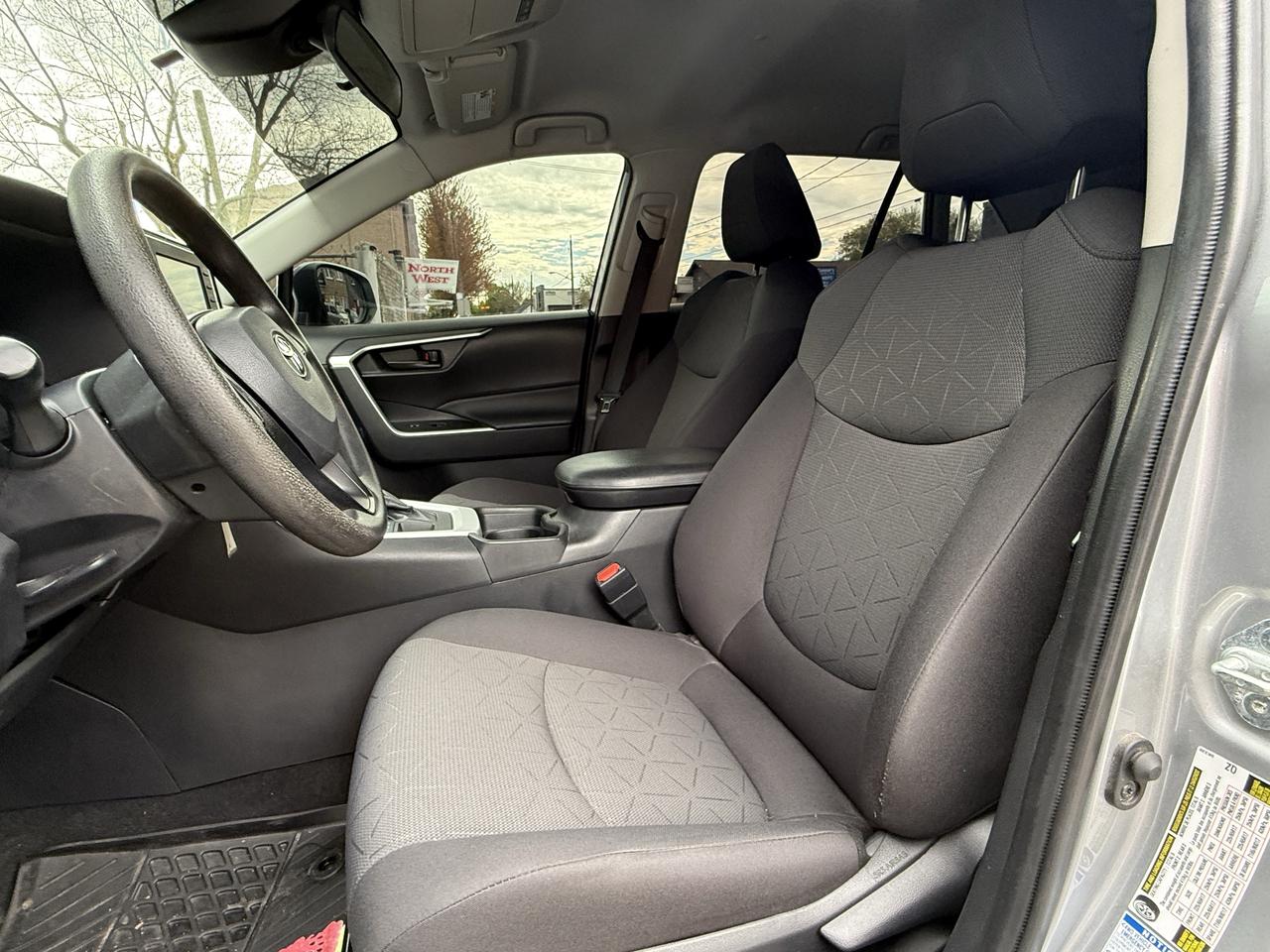 2021 Toyota RAV4 LE Photo