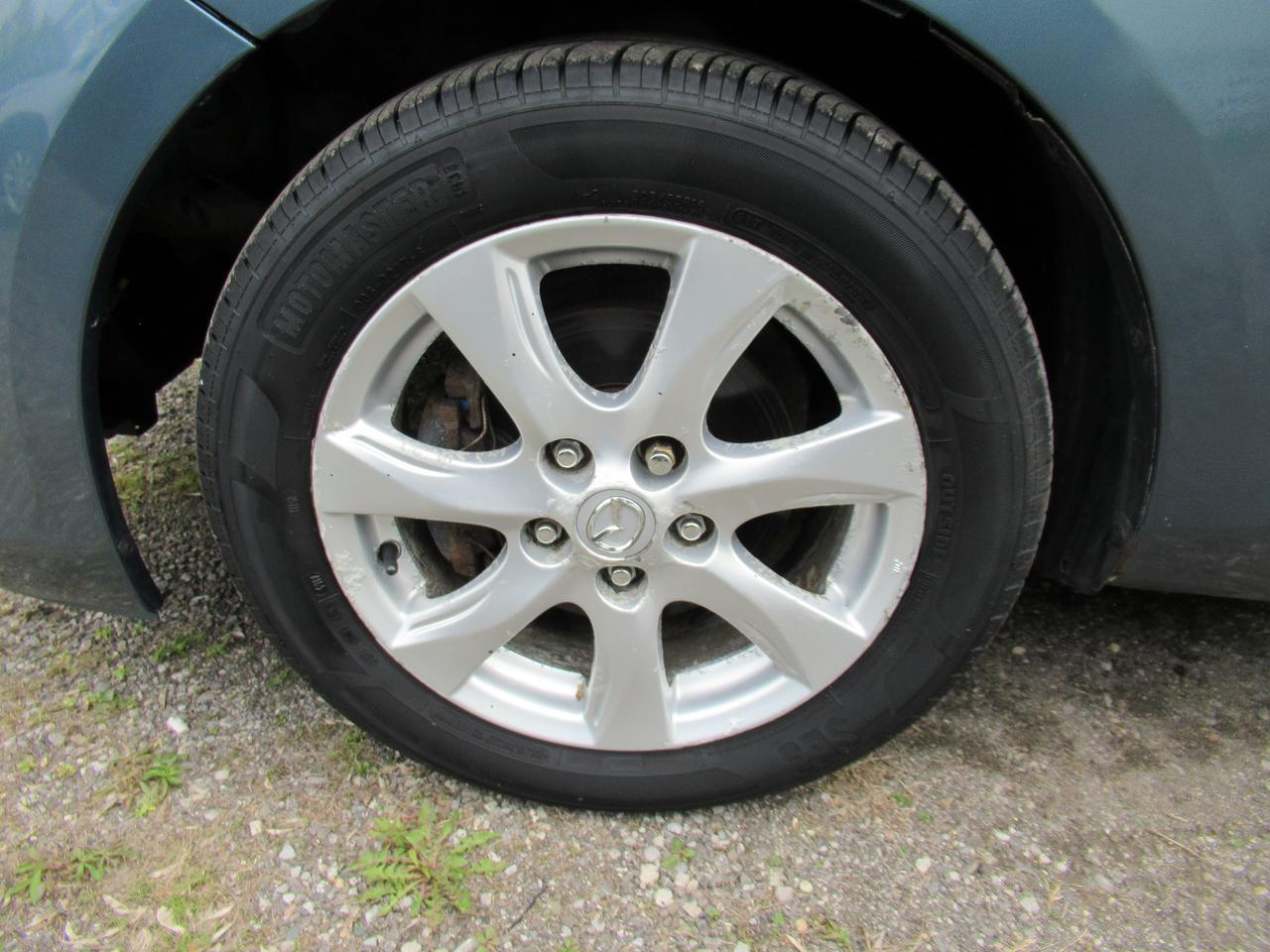2010 Mazda MAZDA3 GX Photo3