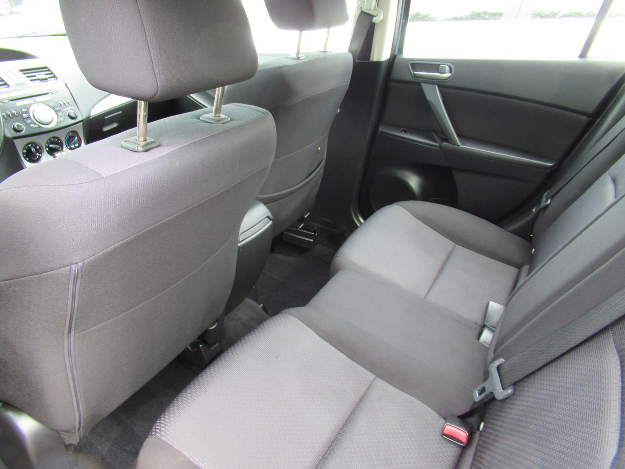 2010 Mazda MAZDA3 GX Photo
