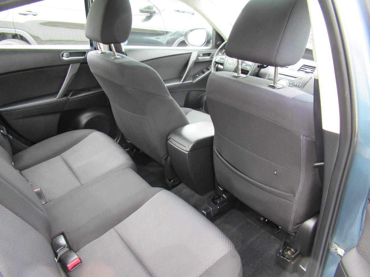 2010 Mazda MAZDA3 GX Photo