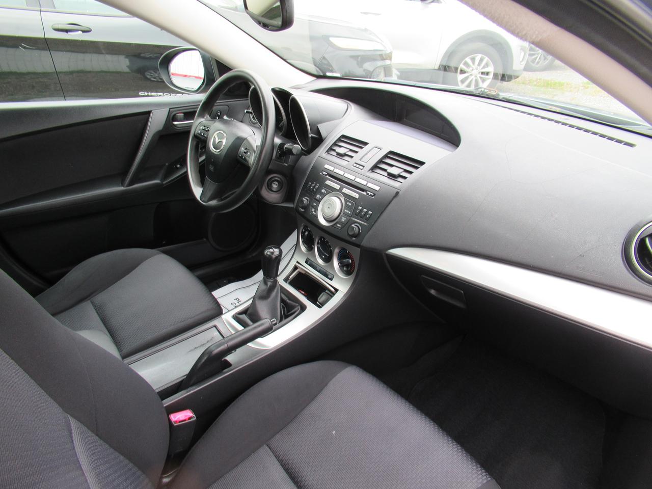 2010 Mazda MAZDA3 GX Photo