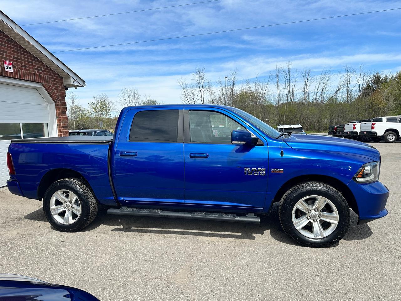 2017 RAM 1500 Sport4x4 HEMI Cloth AC FM/XM Bluetooth RemoteStart Photo4