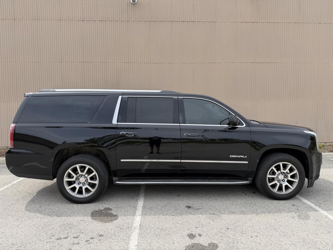 2016 GMC Yukon XL Denali Photo3