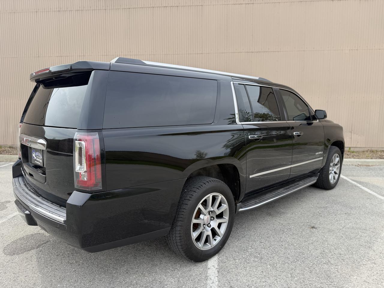 2016 GMC Yukon XL Denali Photo4