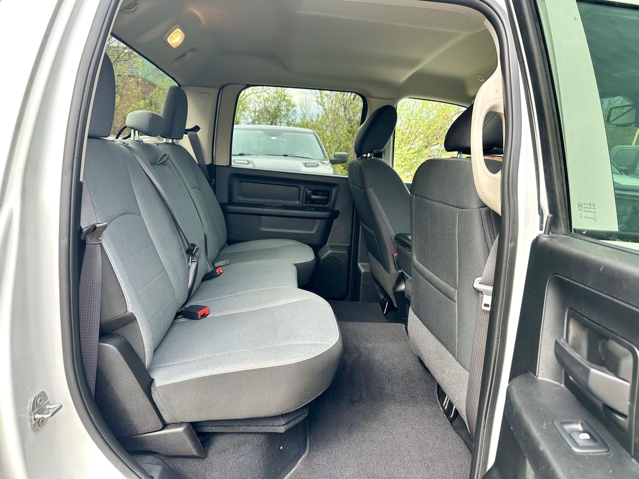 2021 RAM 1500 Classic EXPRESS Photo