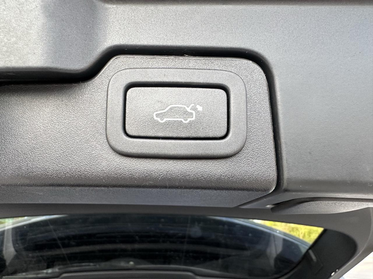 2018 Land Rover Range Rover Evoque Landmark Special Edition Photo