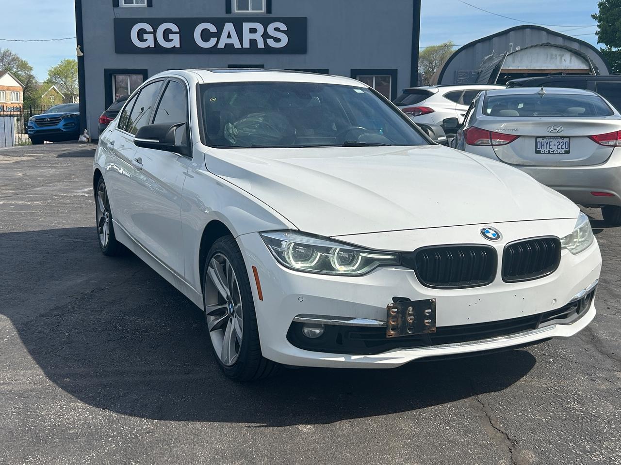 2017 BMW 3 Series 330i xDrive Photo3