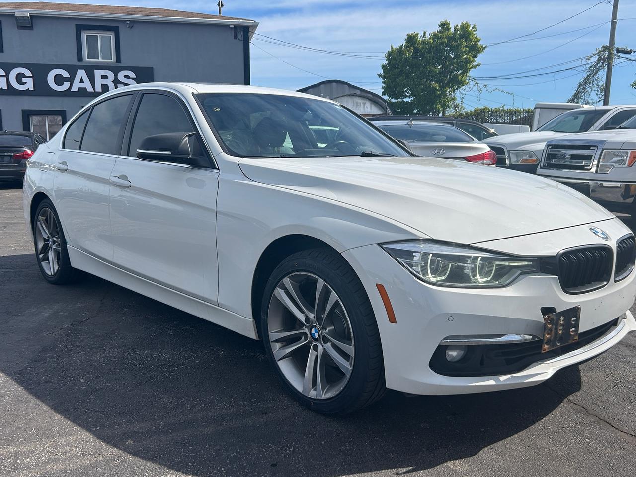 2017 BMW 3 Series 330i xDrive Photo4