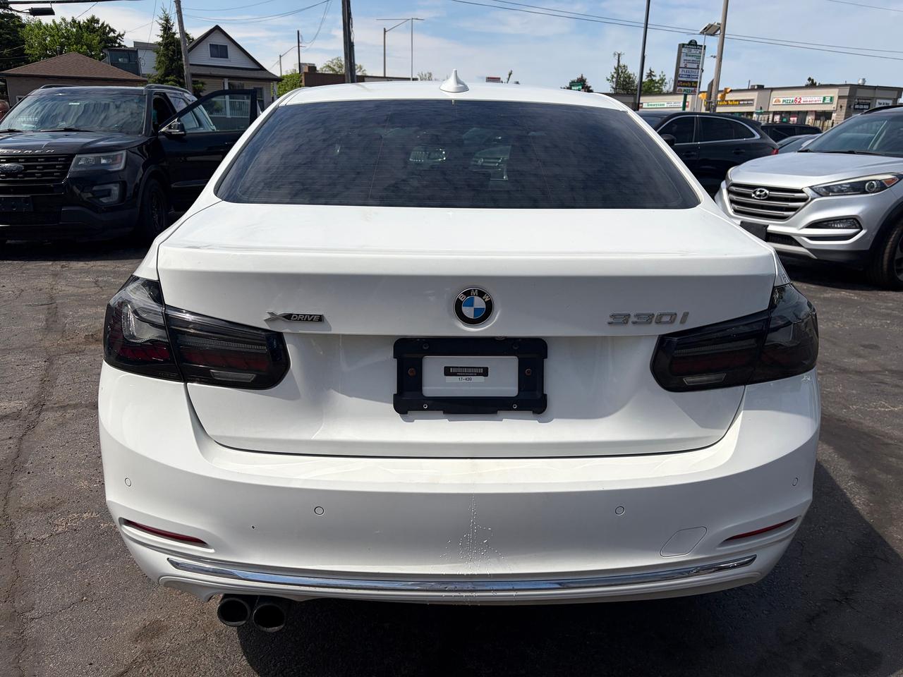2017 BMW 3 Series 330i xDrive Photo