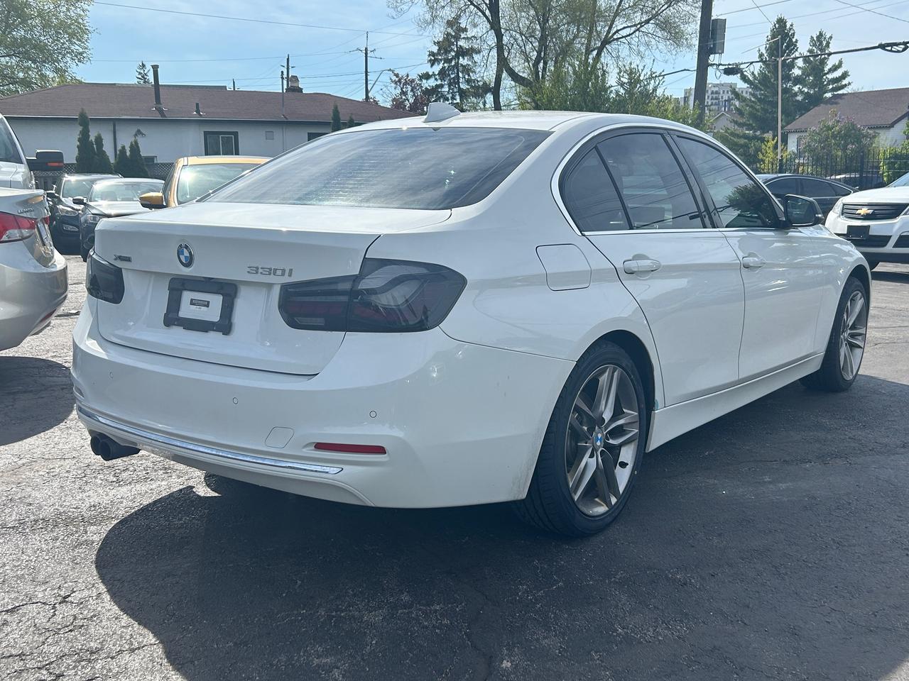 2017 BMW 3 Series 330i xDrive Photo
