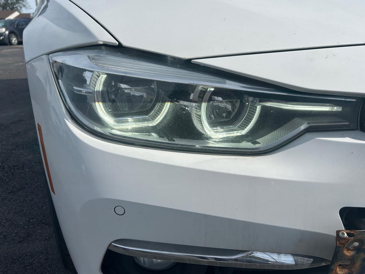 2017 BMW 3 Series 330i xDrive Photo