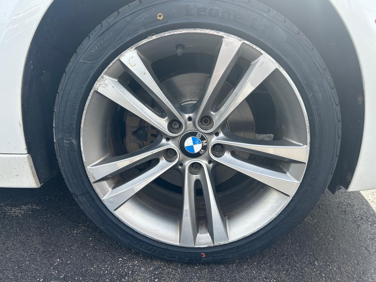 2017 BMW 3 Series 330i xDrive Photo