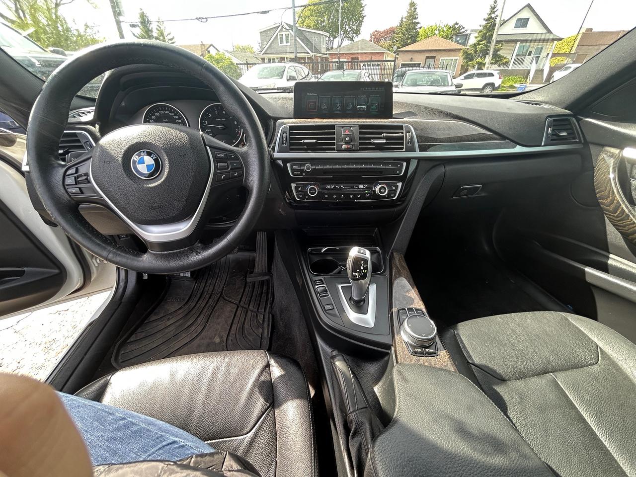2017 BMW 3 Series 330i xDrive Photo