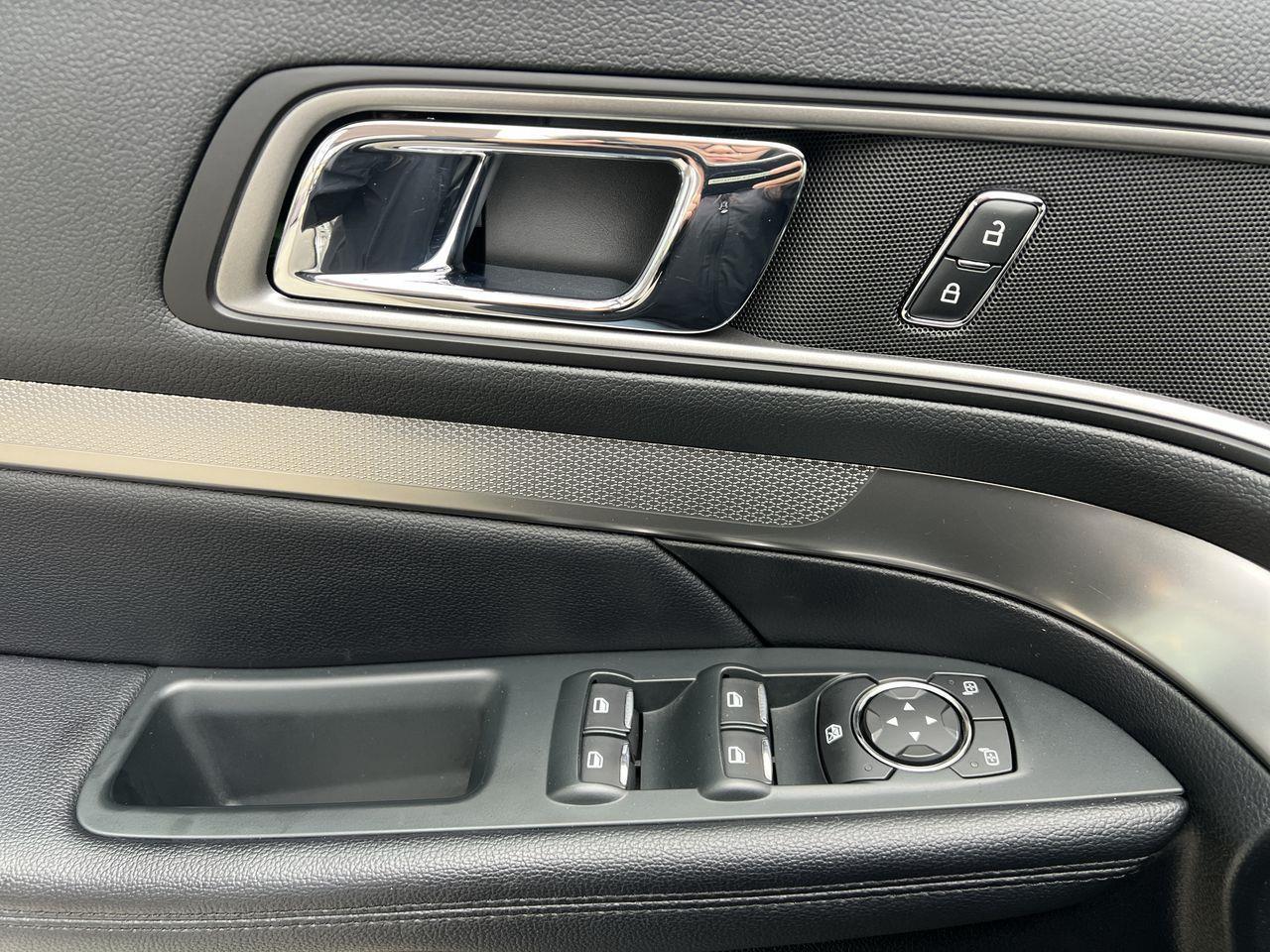 2019 Ford Explorer XLT 4X4, 7 PASSENGER, HEATED SEATS, SIRIUS XM, BACK UP CAM, POWER SEATS!! Photo4