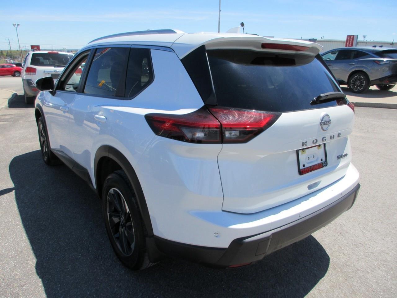 2024 Nissan Rogue SV MOONROOF Photo2