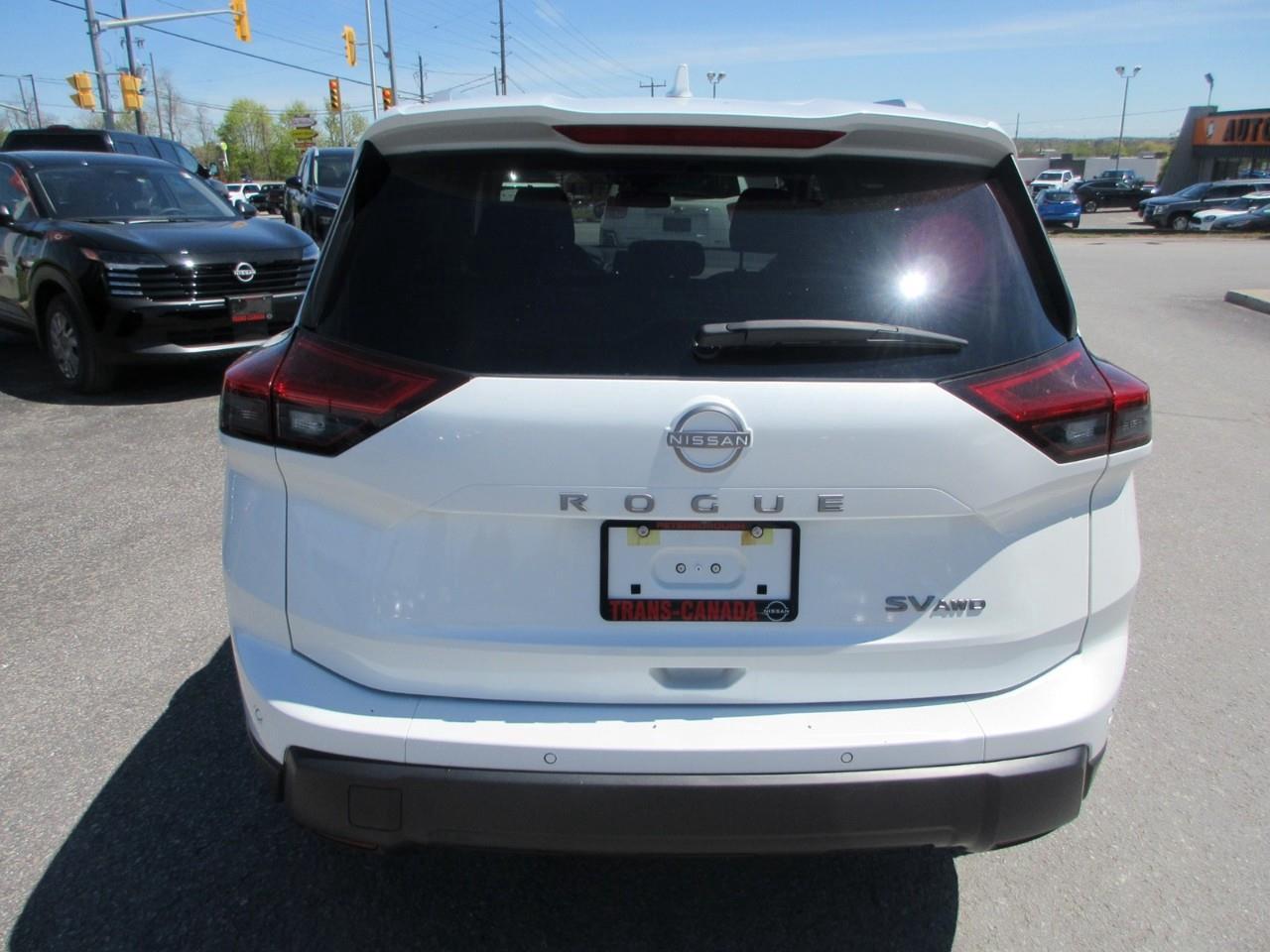 2024 Nissan Rogue SV MOONROOF Photo3