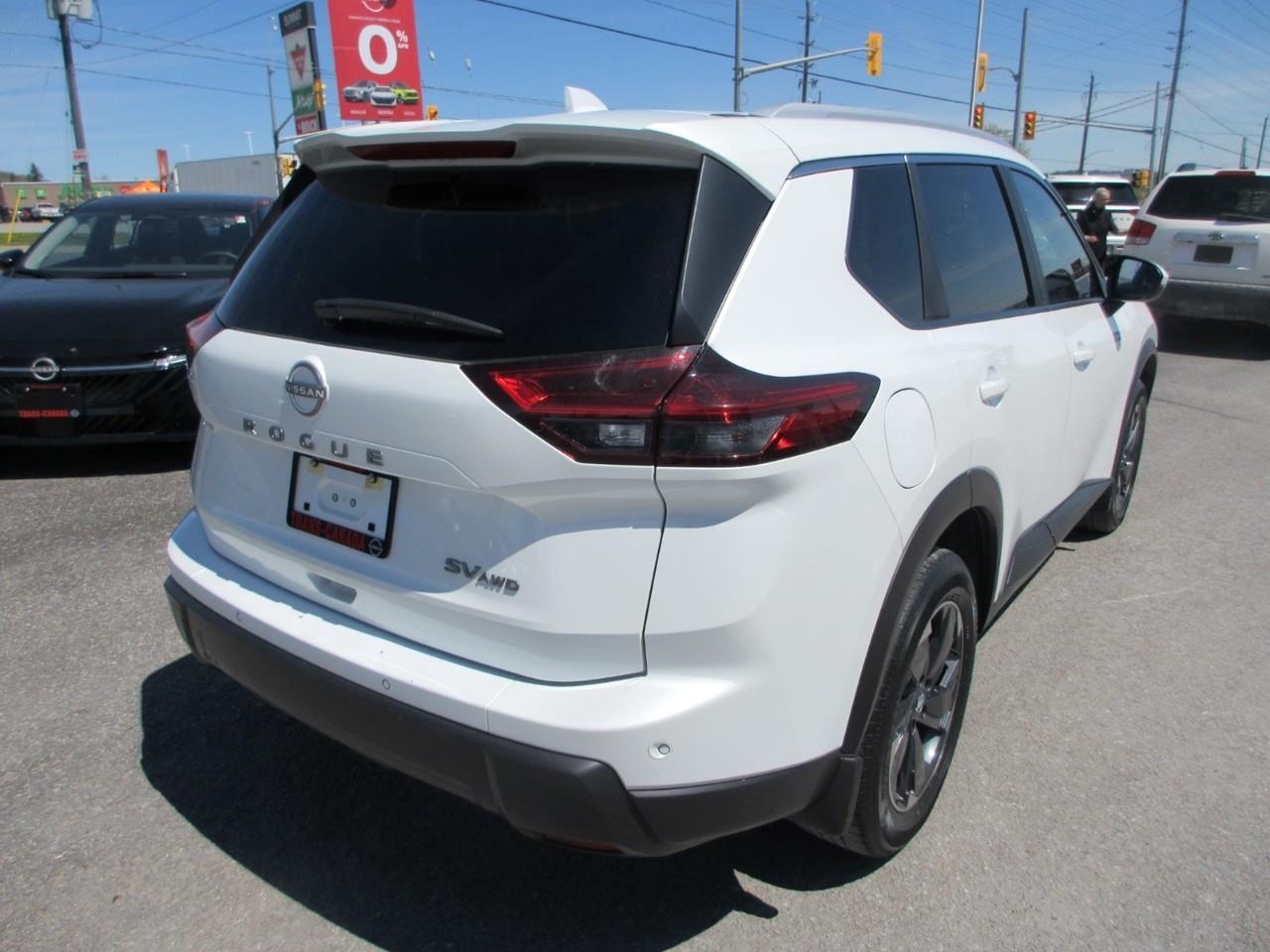 2024 Nissan Rogue SV MOONROOF Photo