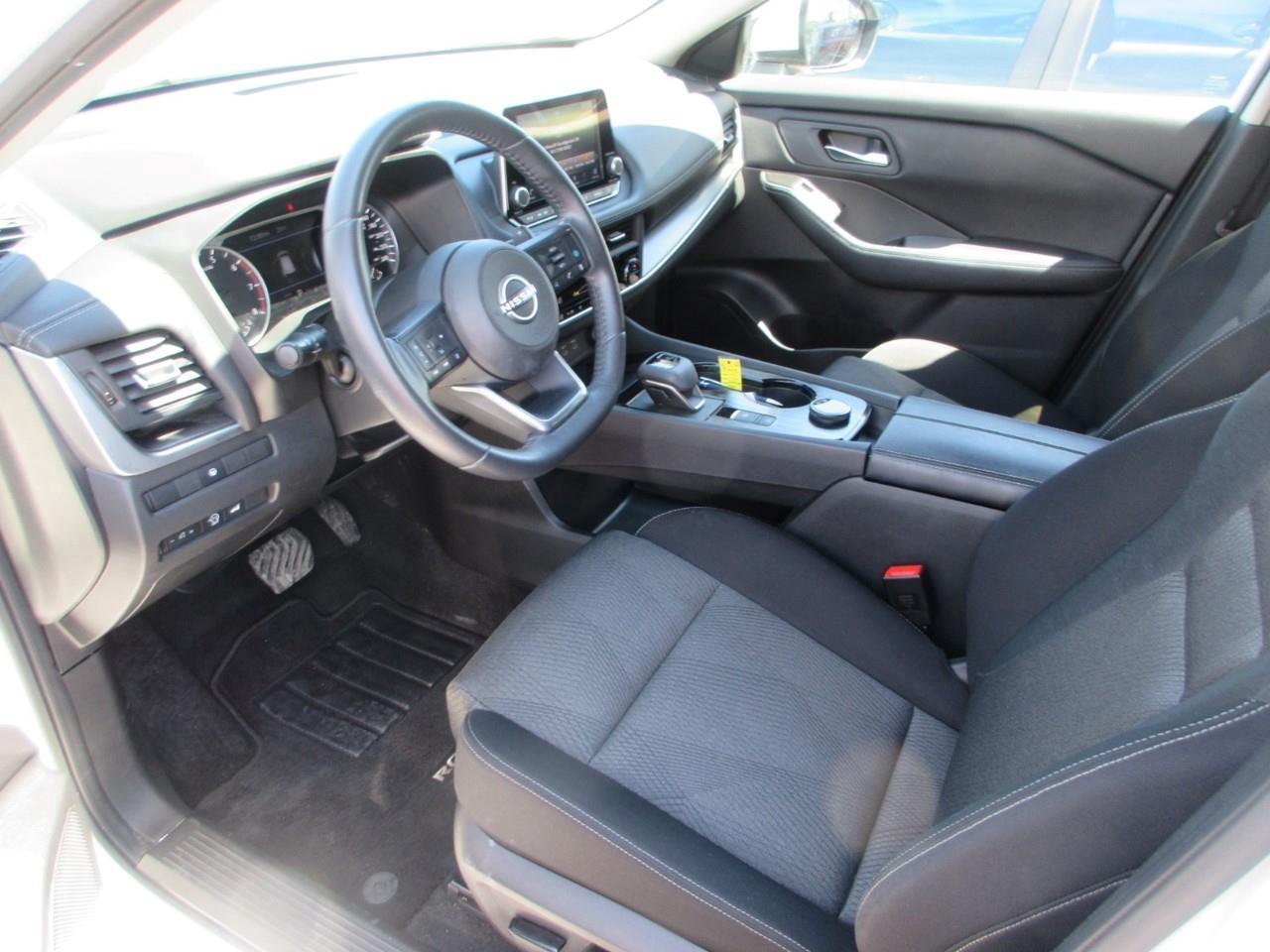 2024 Nissan Rogue SV MOONROOF Photo