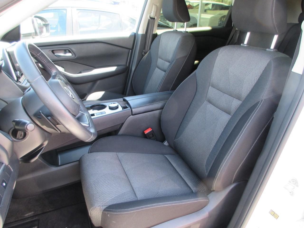 2024 Nissan Rogue SV MOONROOF Photo