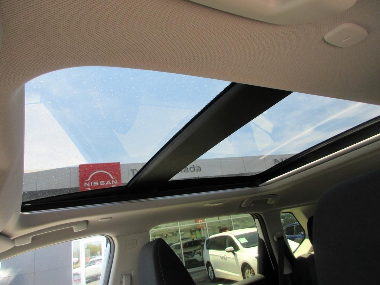 2024 Nissan Rogue SV MOONROOF Photo