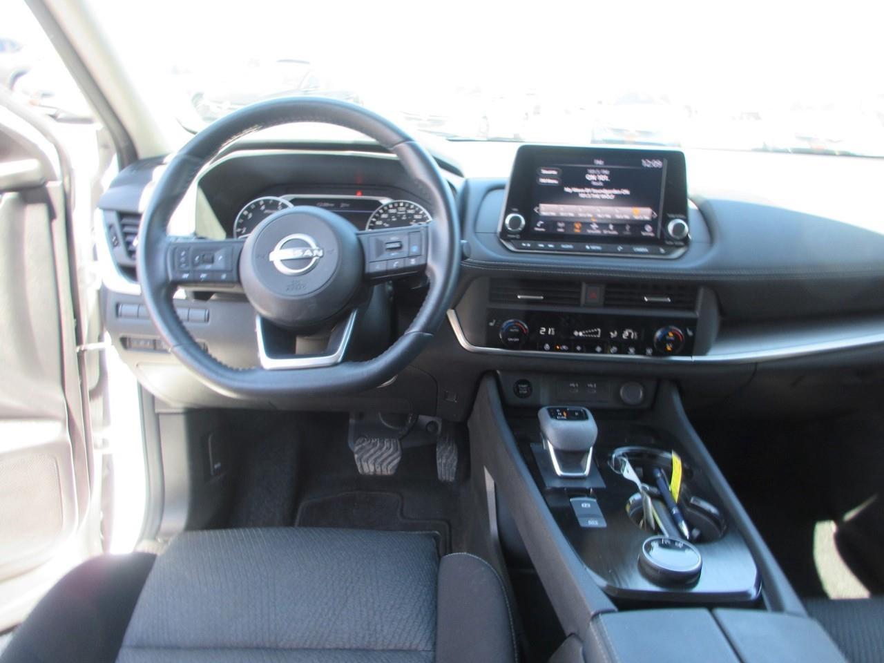 2024 Nissan Rogue SV MOONROOF Photo