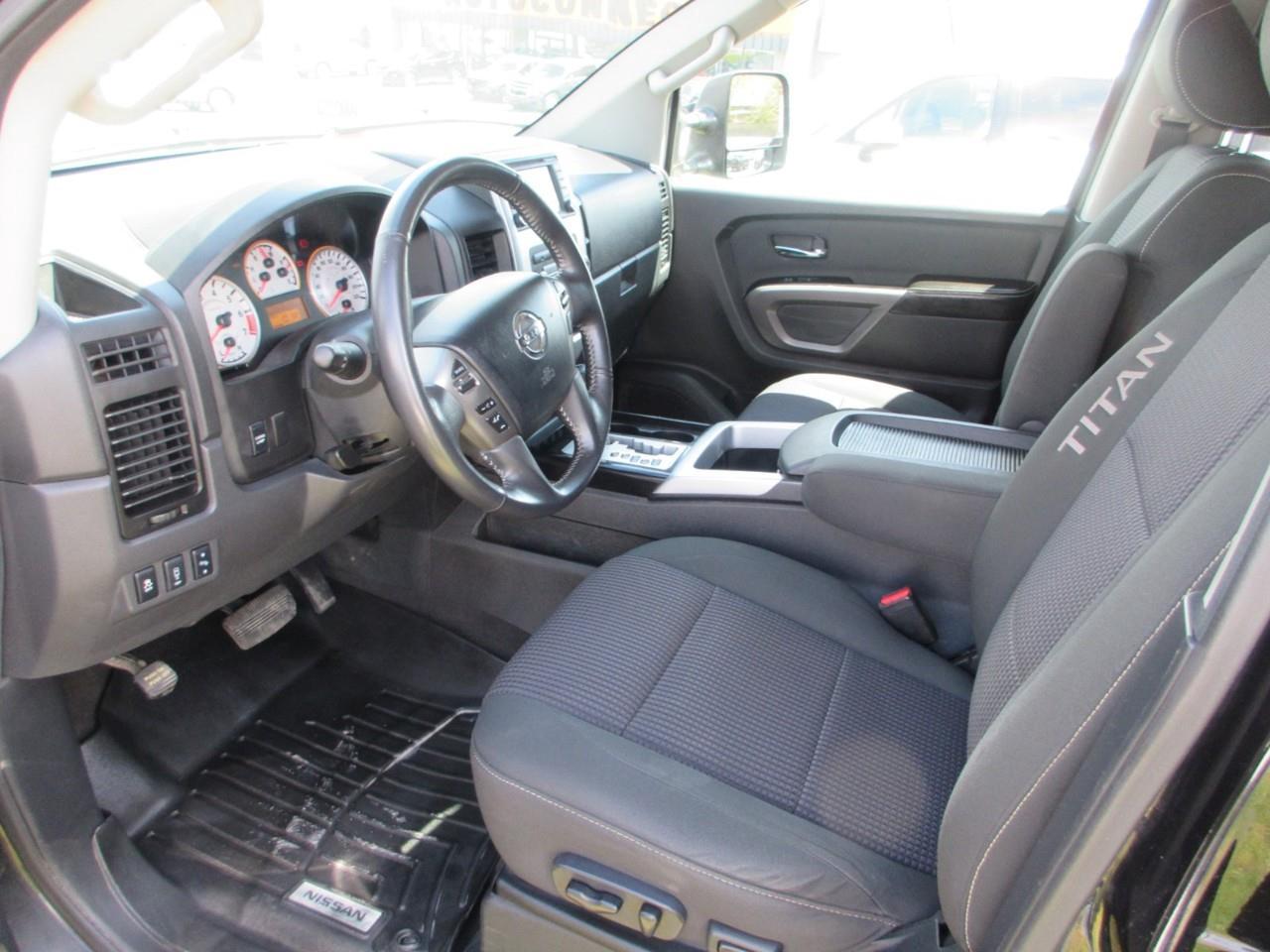 2015 Nissan Titan  Photo
