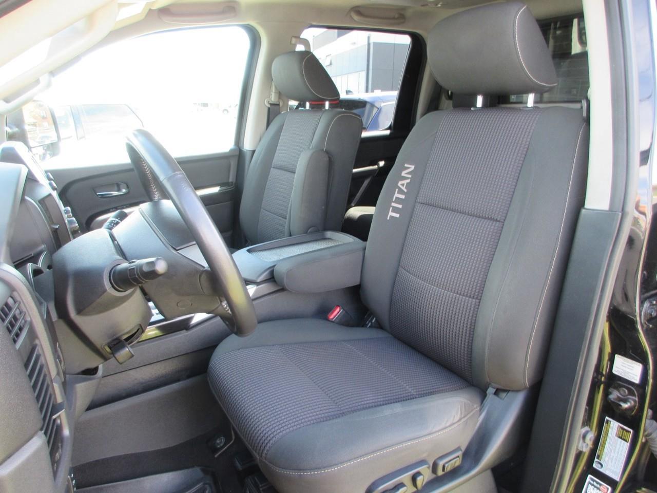 2015 Nissan Titan  Photo