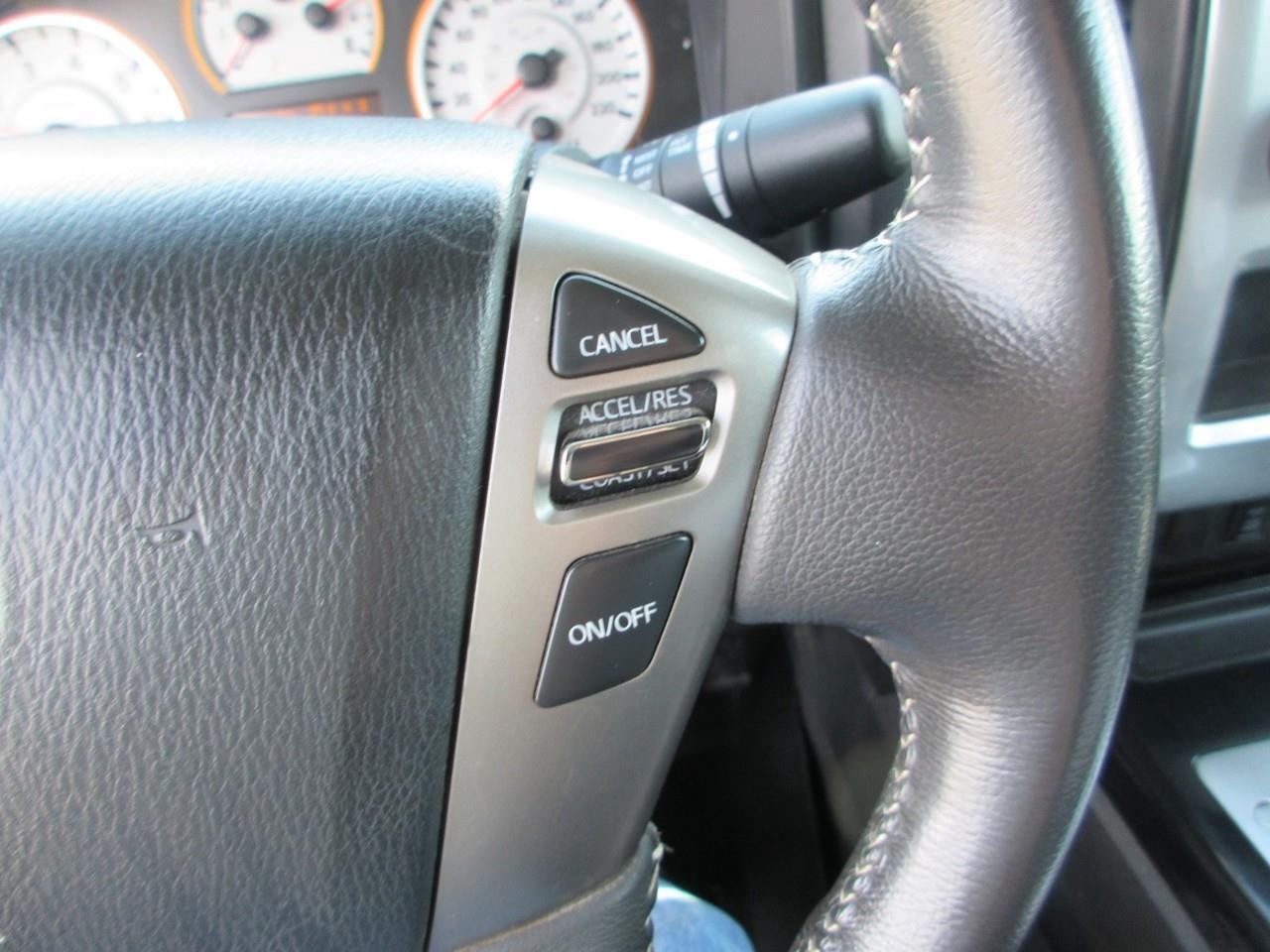 2015 Nissan Titan  Photo