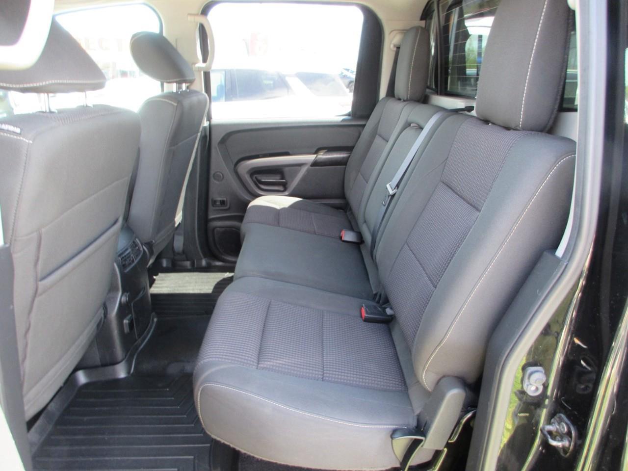 2015 Nissan Titan  Photo
