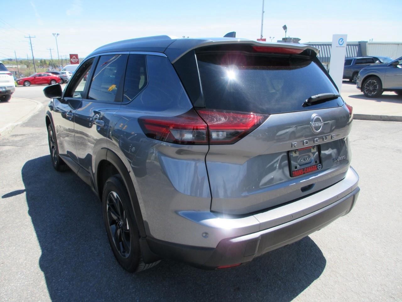 2024 Nissan Rogue SV MOONROOF Photo2