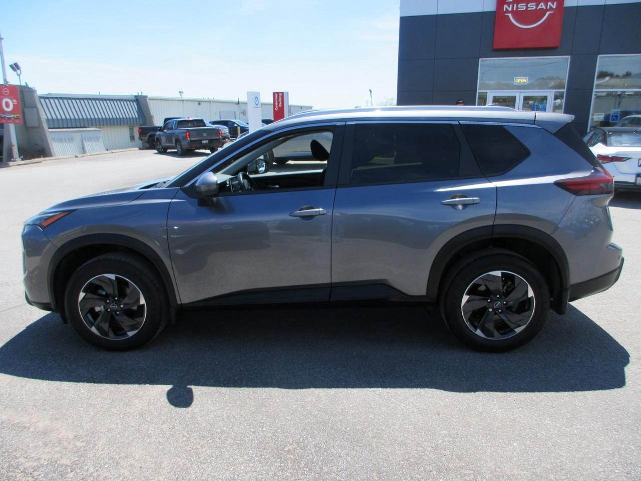 2024 Nissan Rogue SV MOONROOF Photo