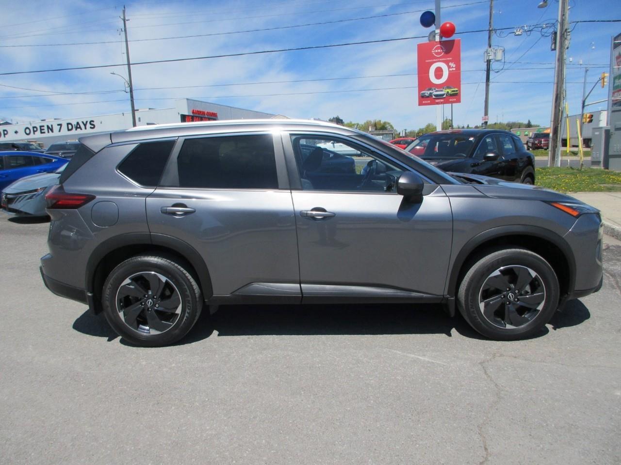 2024 Nissan Rogue SV MOONROOF Photo