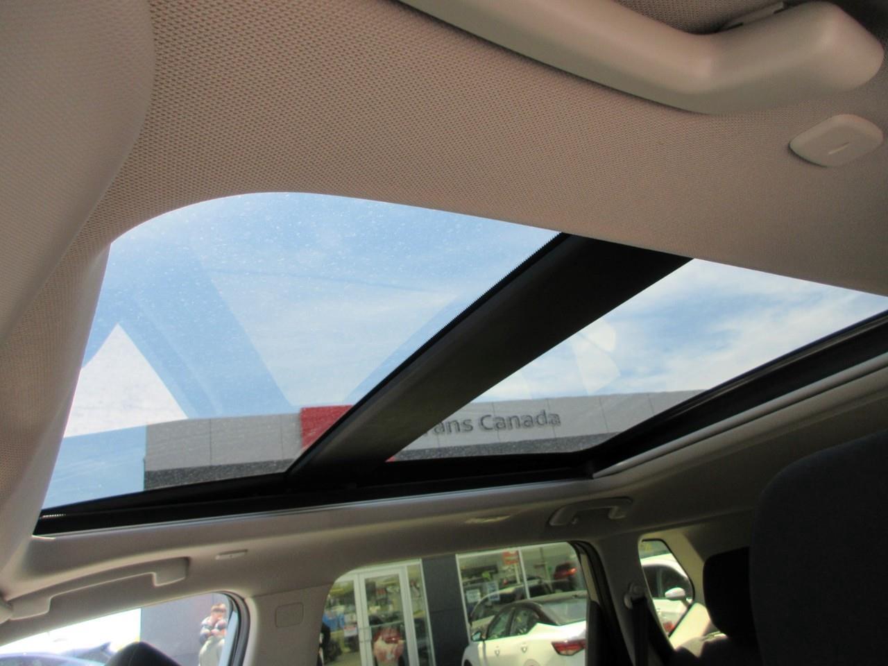 2024 Nissan Rogue SV MOONROOF Photo