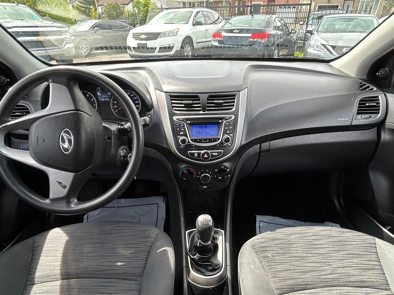 2016 Hyundai Accent L Photo