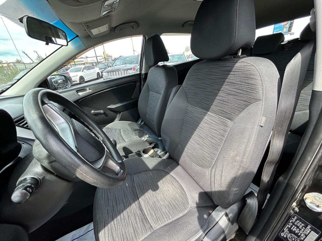 2016 Hyundai Accent L Photo