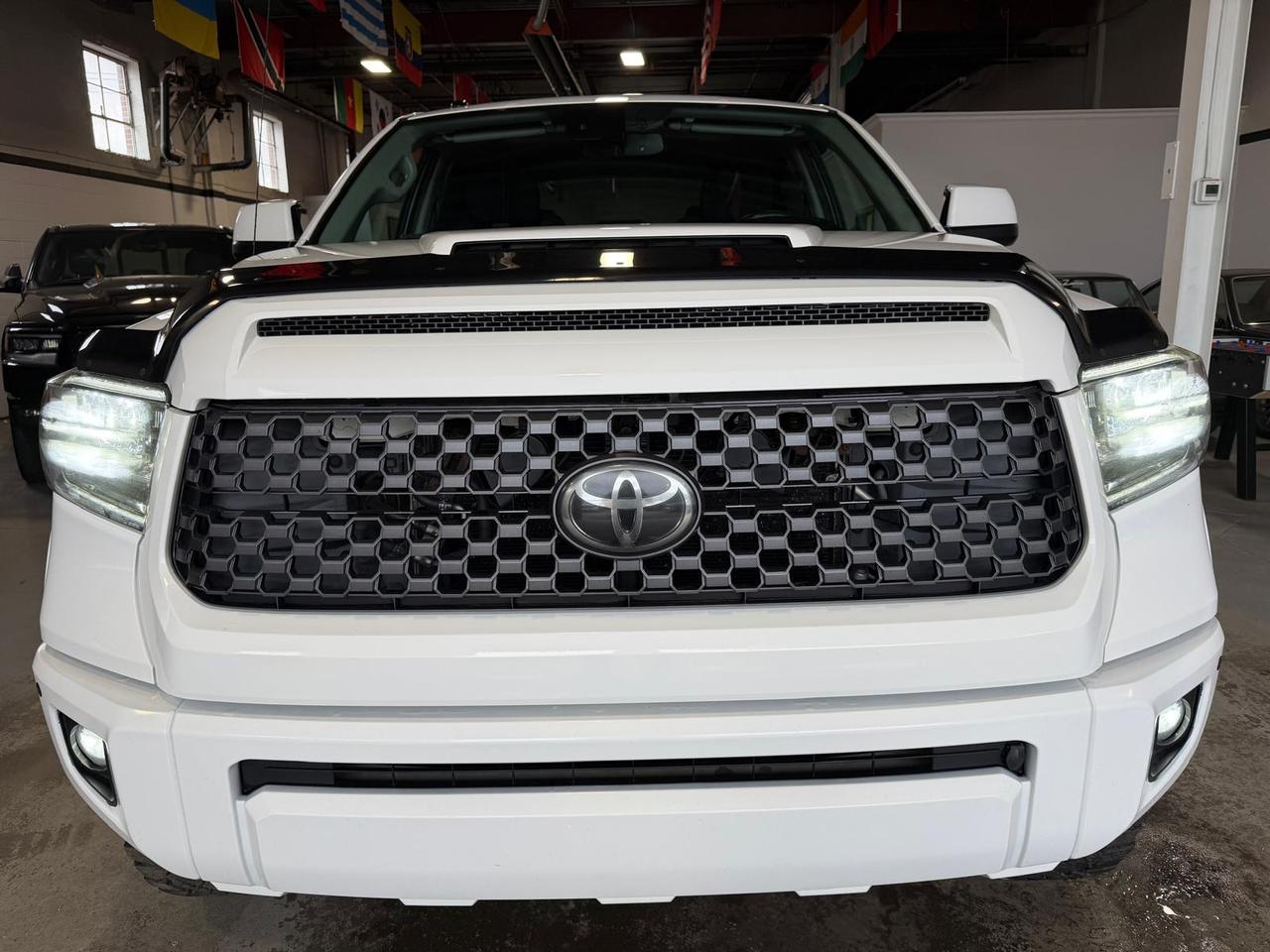 2018 Toyota Tundra 4X4 CrewMax | TRD SPORT | Plus 5.7L Photo2