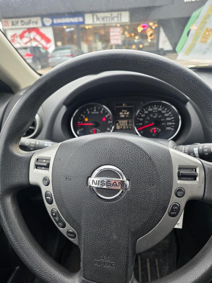 2012 Nissan Rogue FWD 4dr SV Photo