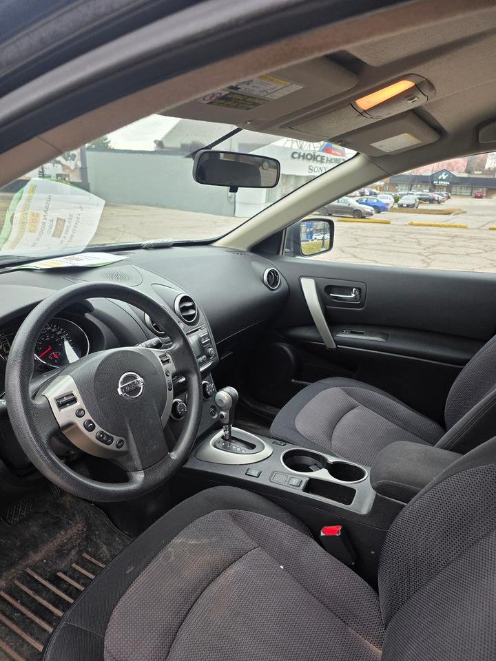 2012 Nissan Rogue FWD 4dr SV Photo