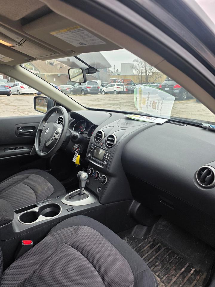 2012 Nissan Rogue FWD 4dr SV Photo