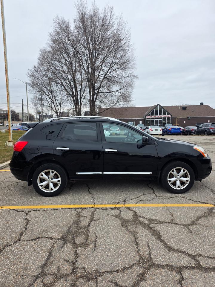 2012 Nissan Rogue FWD 4dr SV Photo