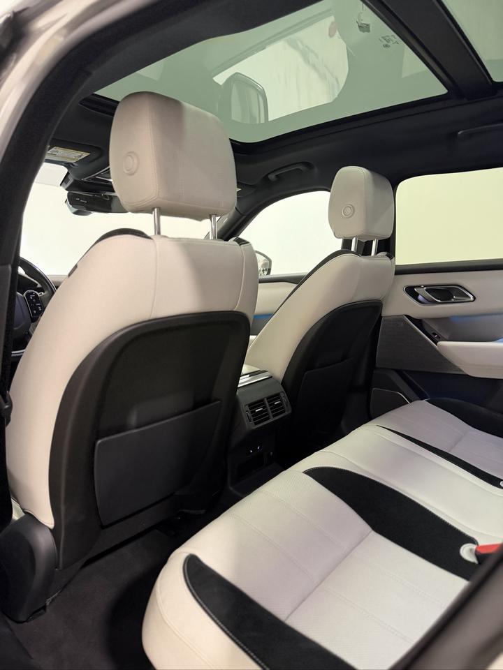 2018 Land Rover Range Rover Velar R-Dynamic SE Photo