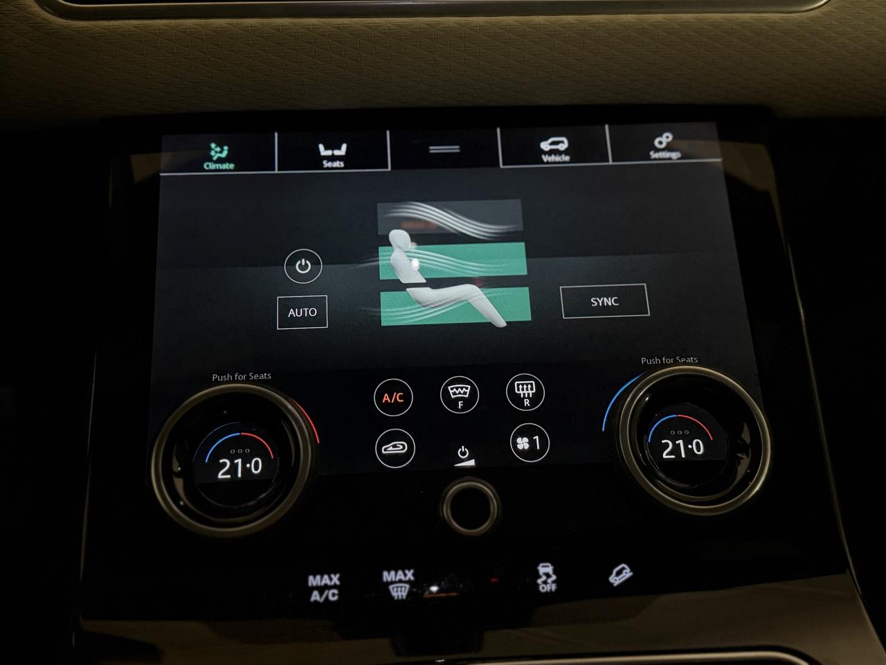 2018 Land Rover Range Rover Velar R-Dynamic SE Photo