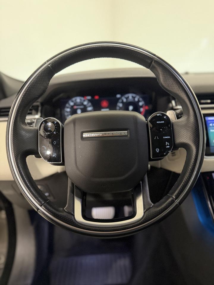 2018 Land Rover Range Rover Velar R-Dynamic SE Photo