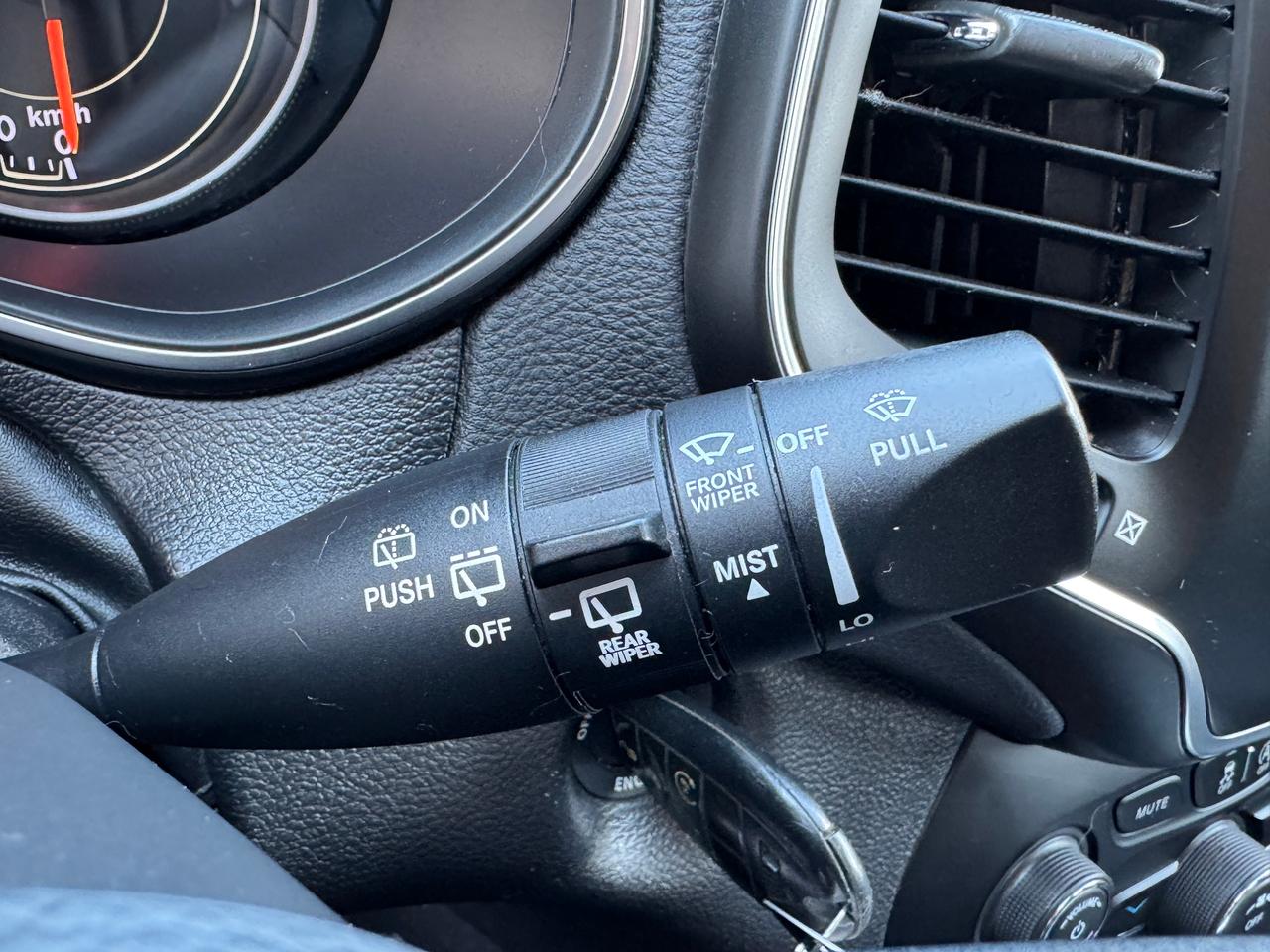 2019 Jeep Cherokee Upland 4x4+CLEAN CARFAX+ApplePlay Photo