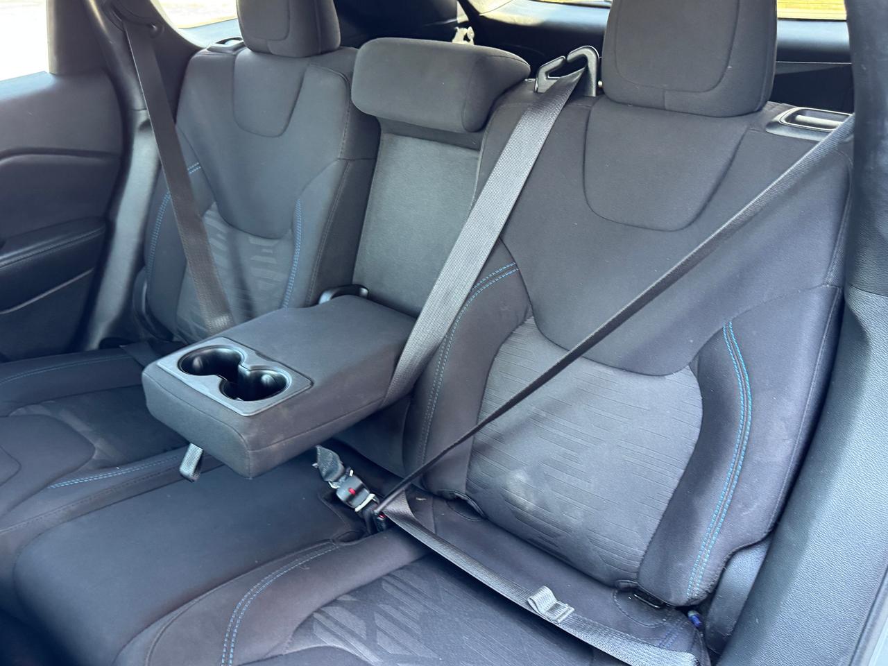 2019 Jeep Cherokee Upland 4x4+CLEAN CARFAX+ApplePlay Photo