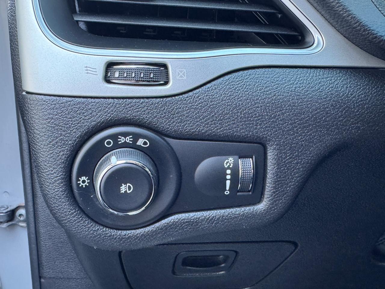 2019 Jeep Cherokee Upland 4x4+CLEAN CARFAX+ApplePlay Photo
